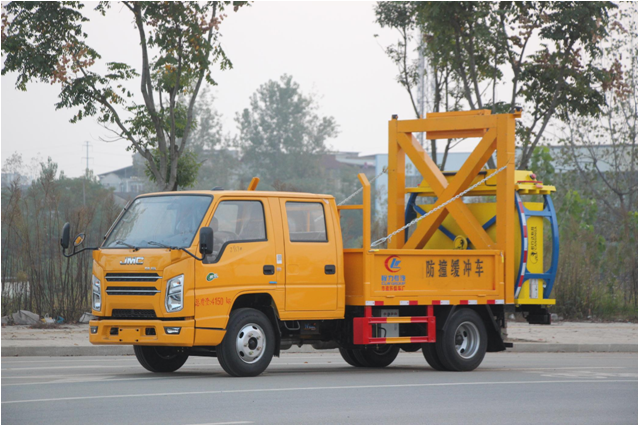 江鈴雙排座藍(lán)牌70K防撞緩沖車