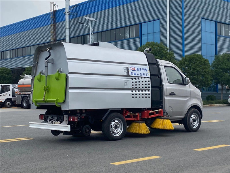 東風(fēng)小型掃路車