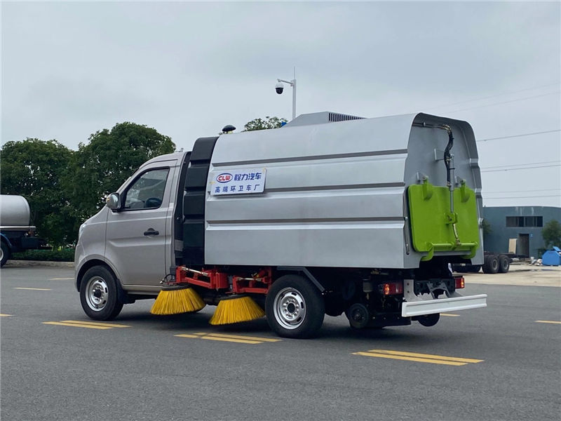 東風(fēng)小型掃路車