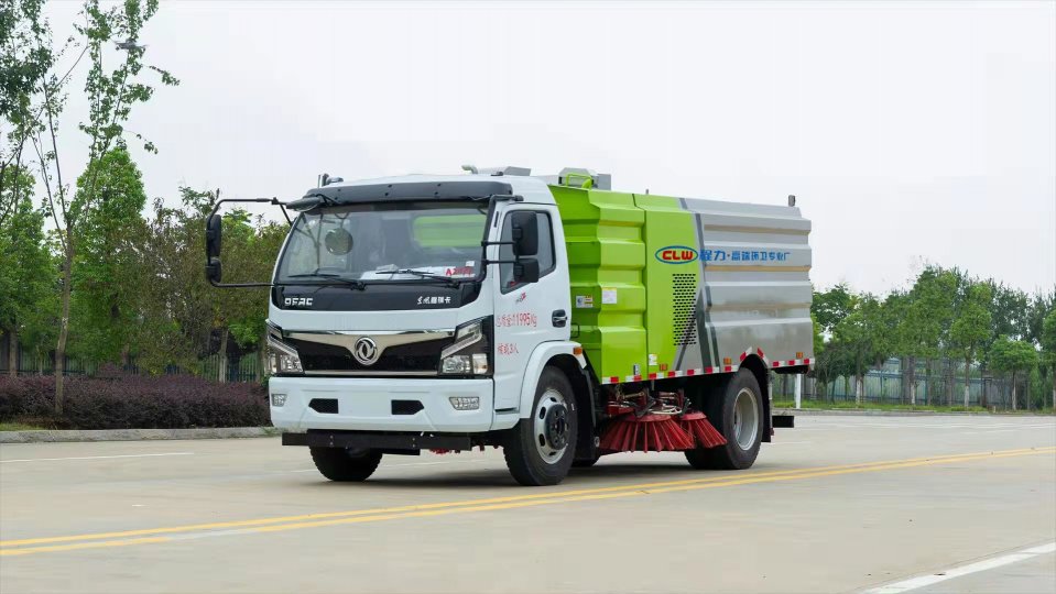 東風8方掃路車